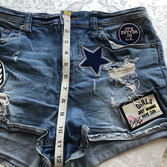 Express Jeans Women’s Size 8 Jeans Denim Shorts Embroidered Casual Regular-Fit - Picture 11 of 16